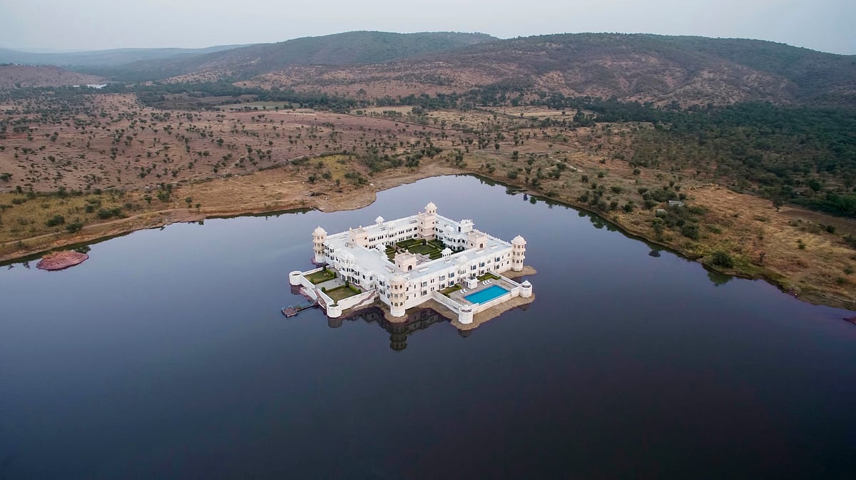 jüSTa Lake Nahargarh Palace, Chittorgarh